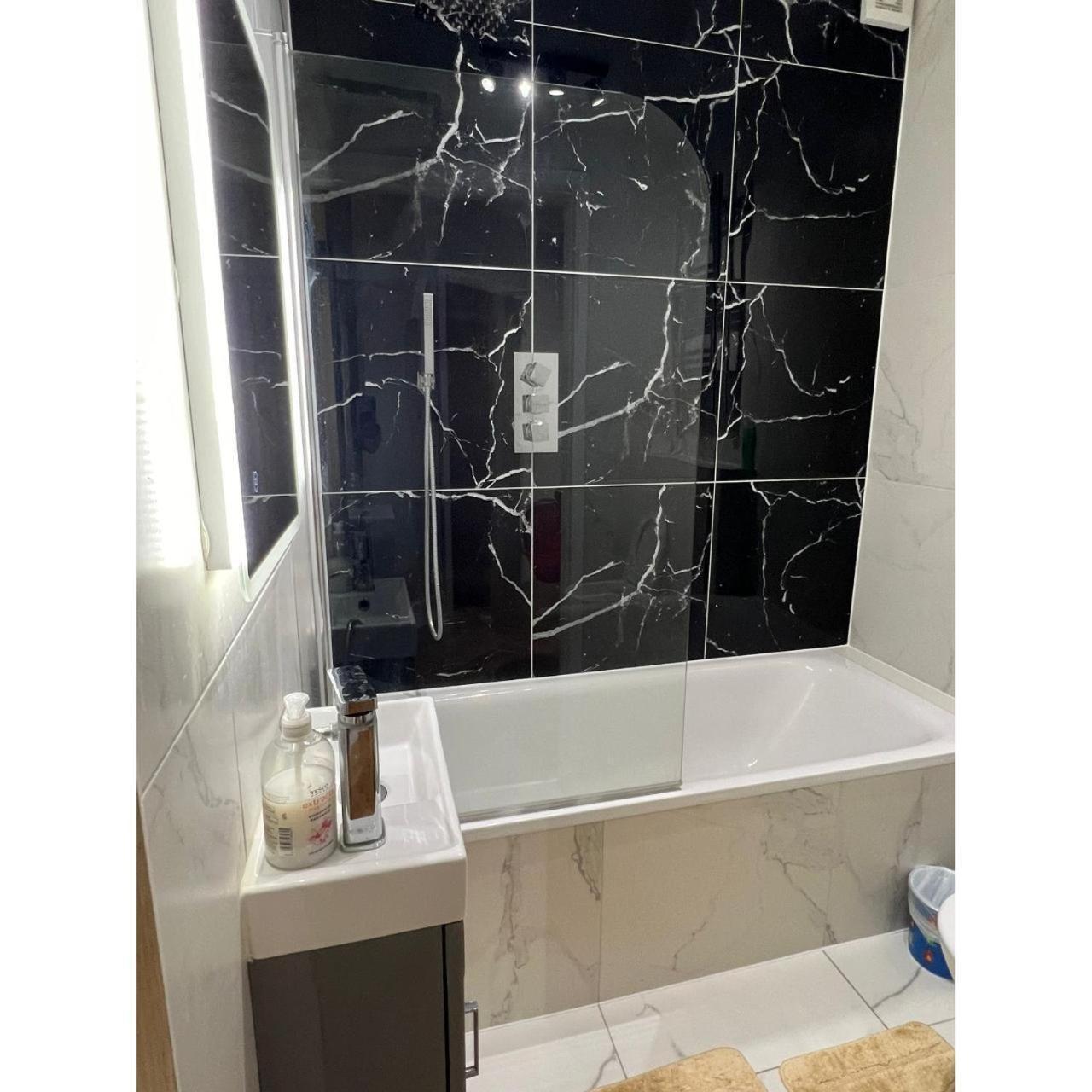 5th Floor Modern Flat Near Edgware Road-f59 London